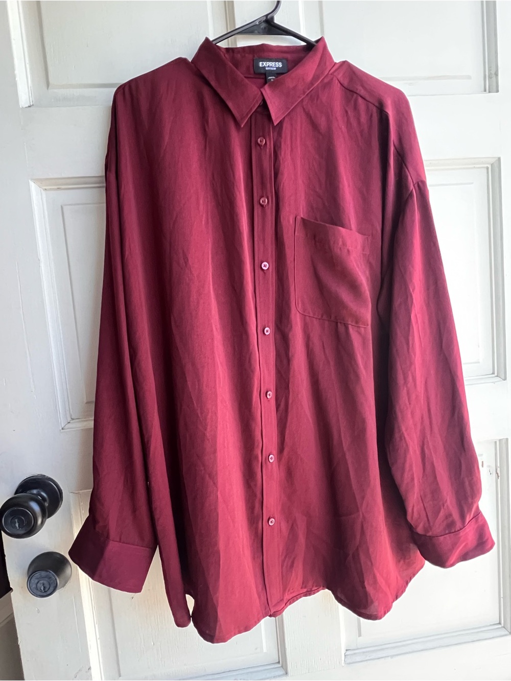 Express Men’s Long-Sleeve Button-Up Shirt in Burgundy Red
